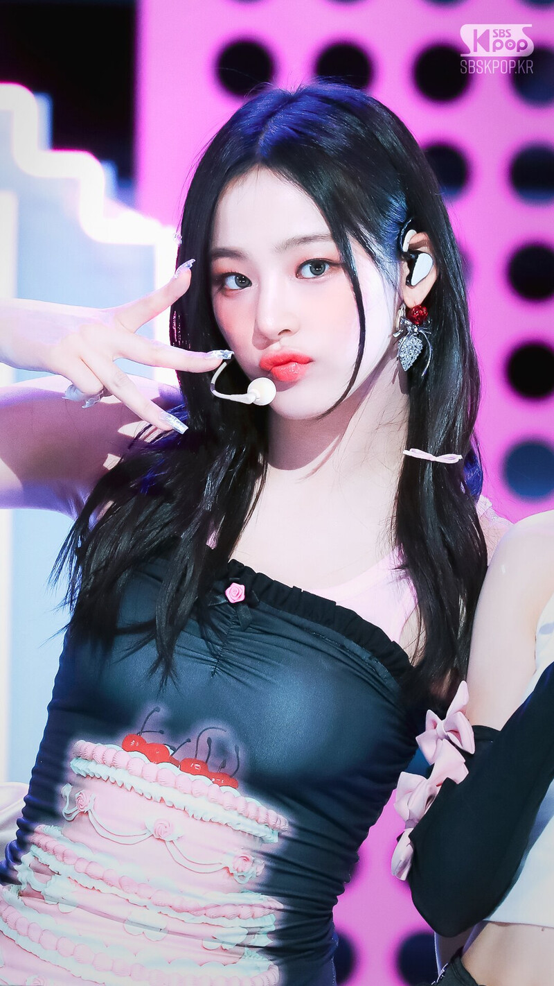 230723 NewJeans Minji - 'ETA' at Inkigayo documents 3