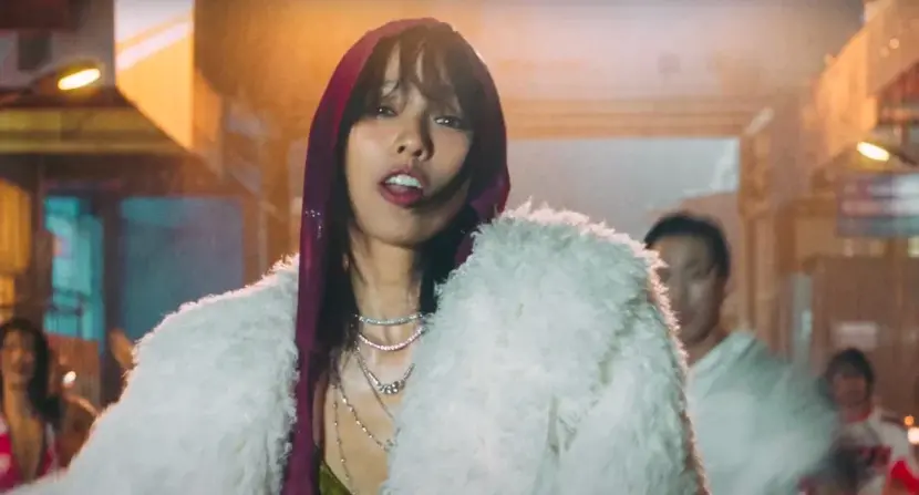 Lee Hyori Walks Confidently in "HOODIE E BANBAJI" Music Video