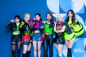 211205 SBS Twitter Update - EVERGLOW at Inkigayo Photowall