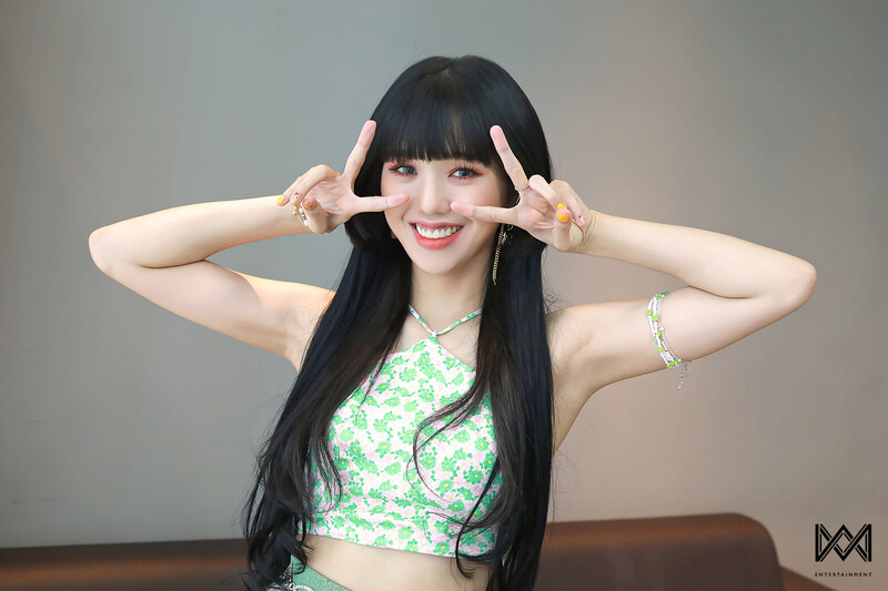 210701 WM Naver Post - OH MY GIRL 'Dun Dun Dance' Music Show Behind documents 21