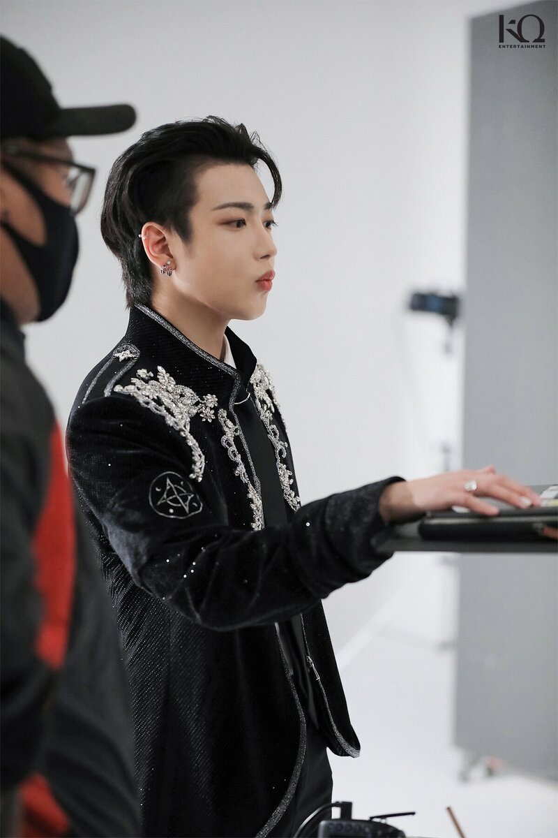 220215 - Naver -  Behind the scenes of the 2022 tour poster shooting site documents 10
