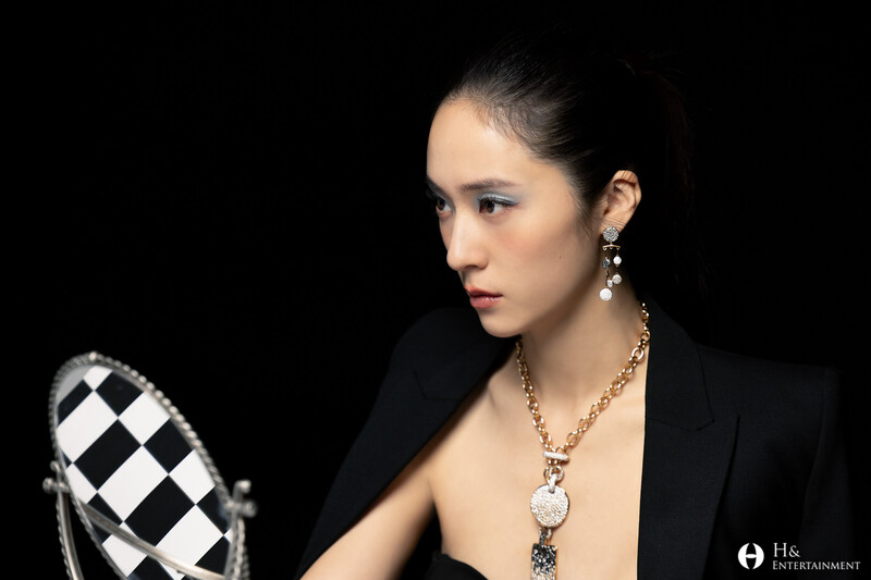 230811 - KRYSTAL for W Korea - Behind The Scenes documents 10