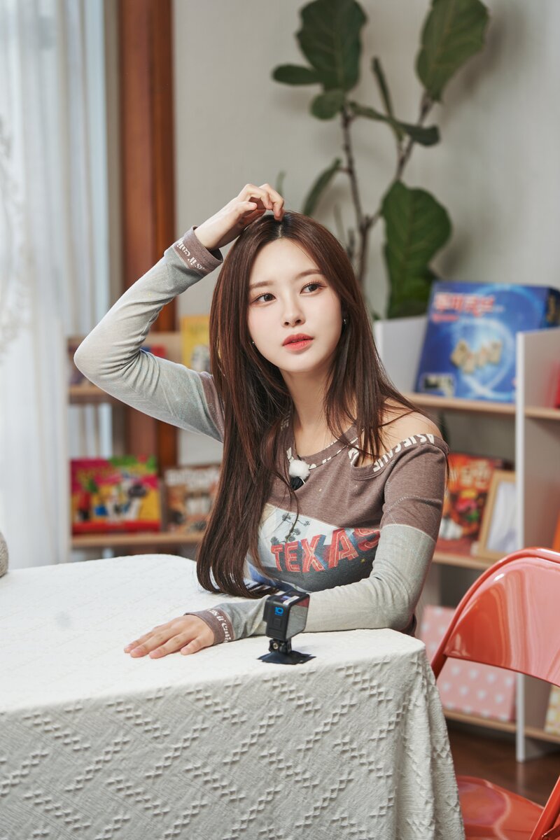 240308 WAKEONE Naver Post - Kep1er Dayeon - Kep1erving (Board Game Club) Behind documents 2