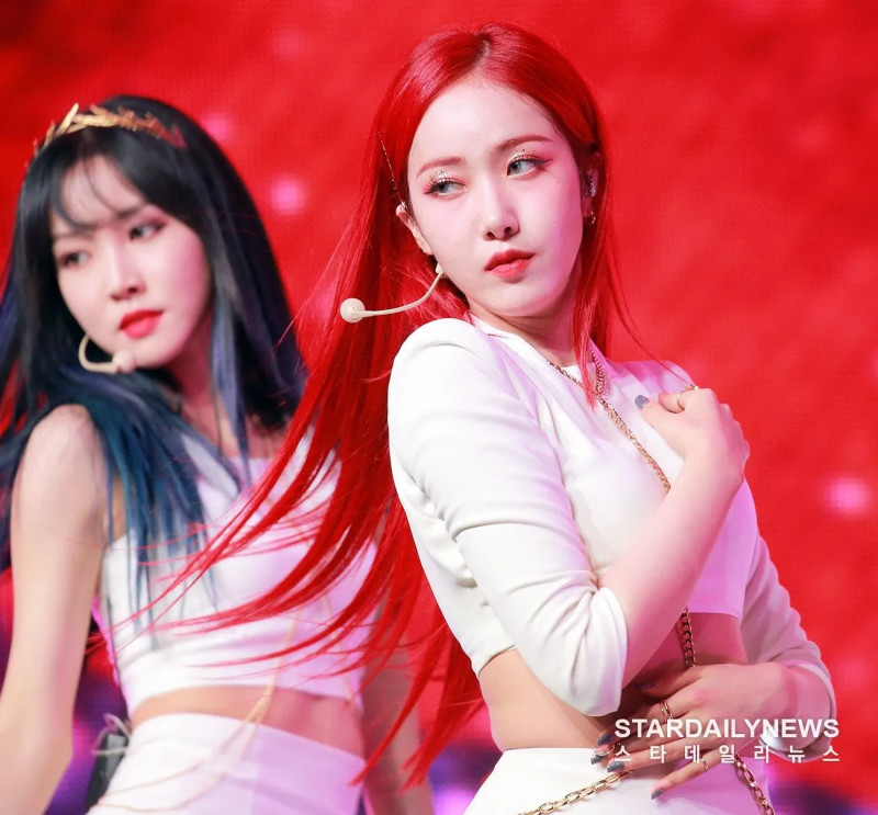 July 13, 2020 GFRIEND SinB at '回:Song of the Sirens' Comeback Press ...