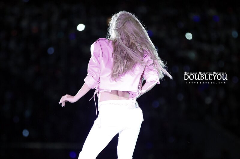 140815 Girls' Generation Hyoyeon at SMTOWN in Seoul documents 3