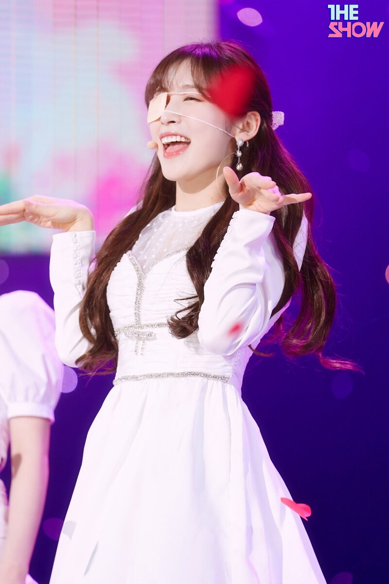 220405 OH MY GIRL 'Real Love' at The Show documents 24