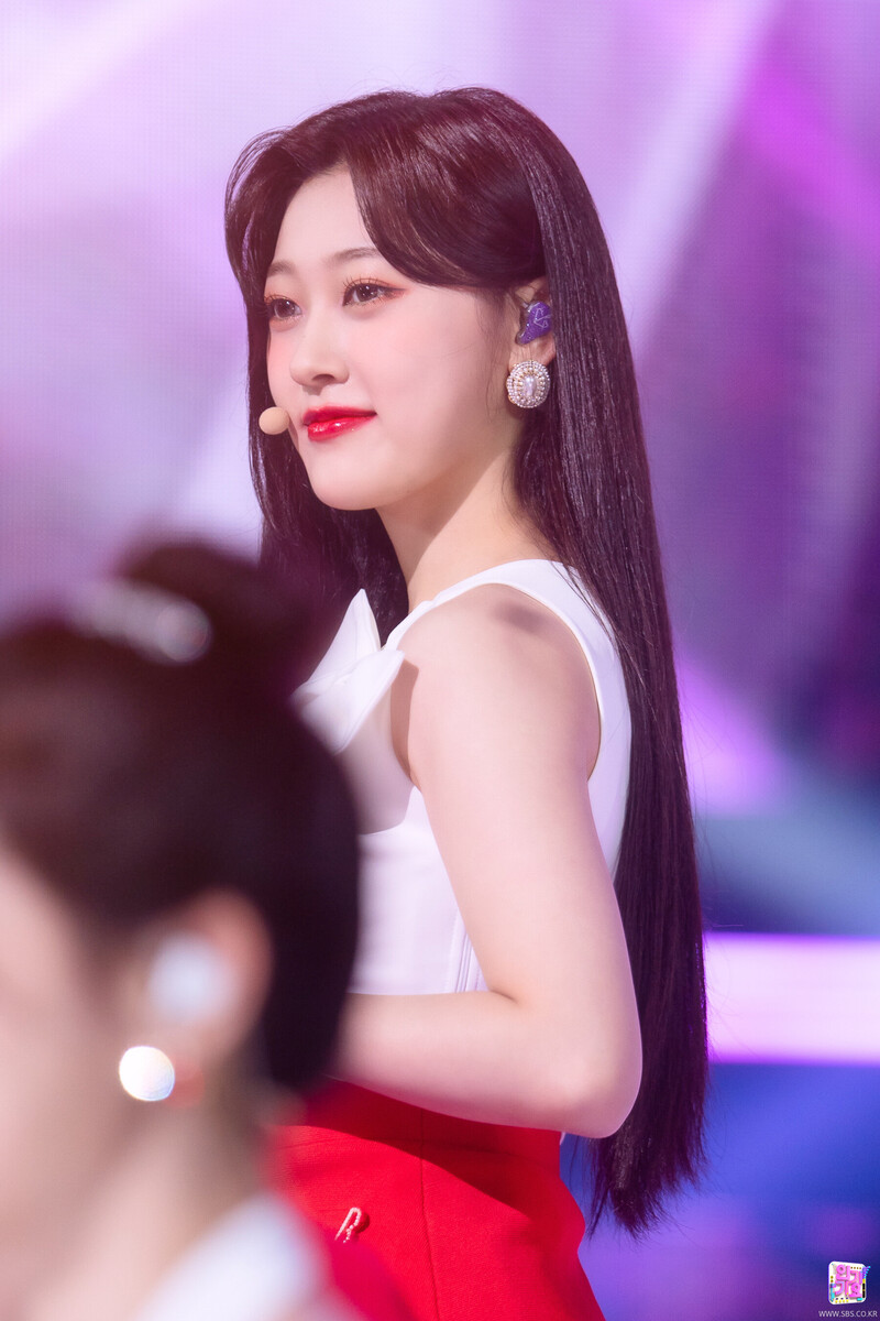 220626 LOONA Choerry - 'Flip That' at Inkigayo documents 1