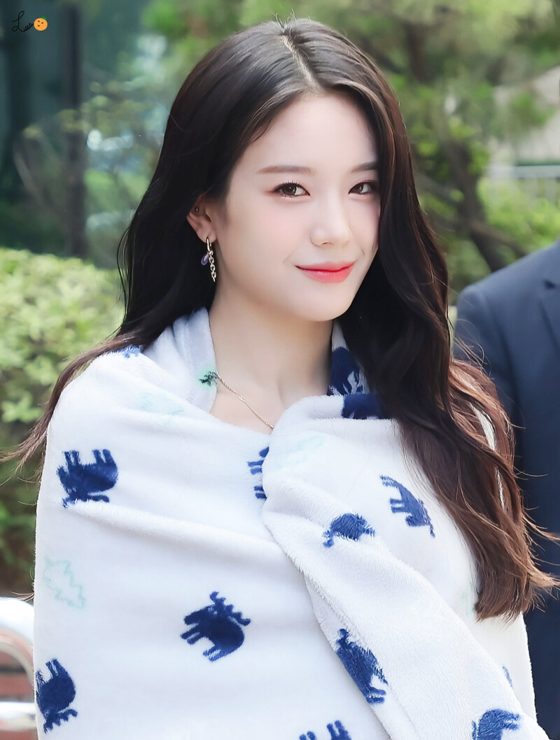 220701 fromis_9 Gyuri documents 12