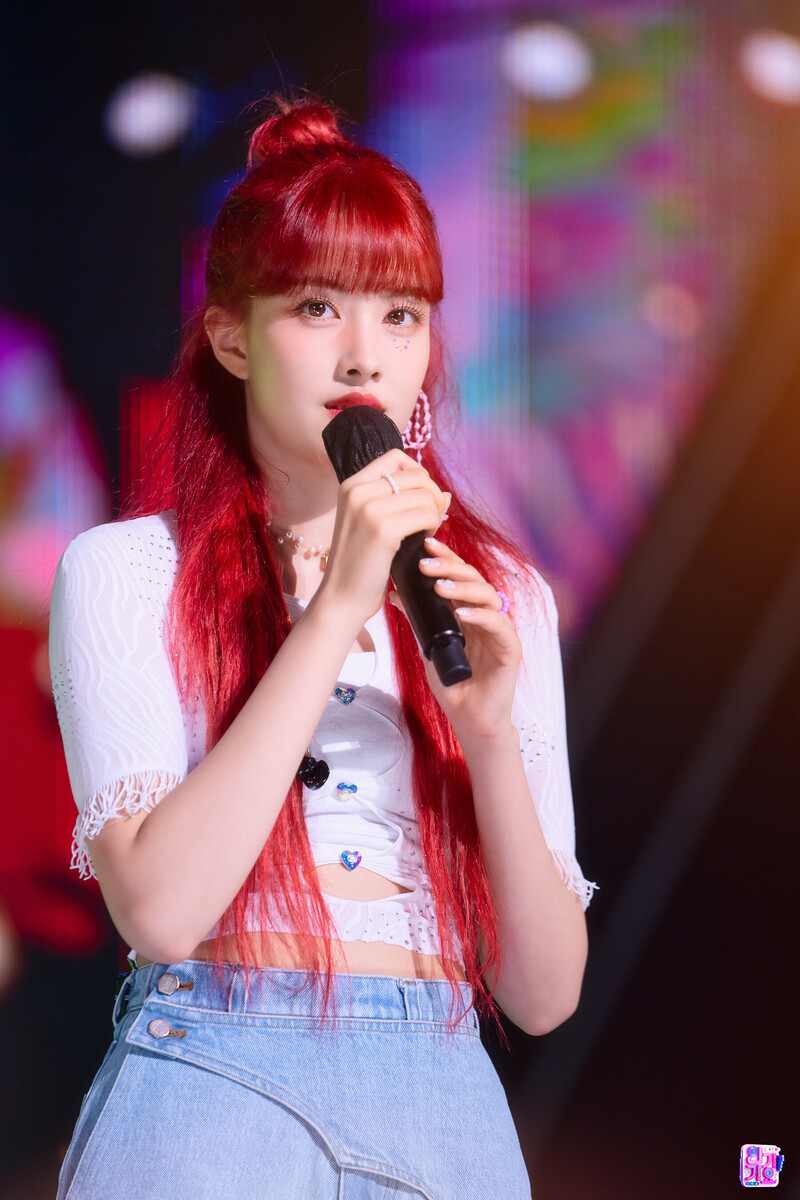 220807 STAYC Yoon 'BEAUTIFUL MONSTER' at Inkigayo documents 19