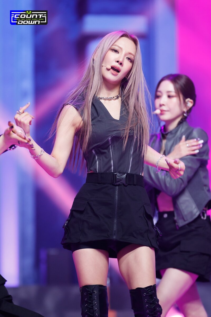 230119 GOT the beat Hyoyeon 'Stamp On It' at M Countdown documents 7