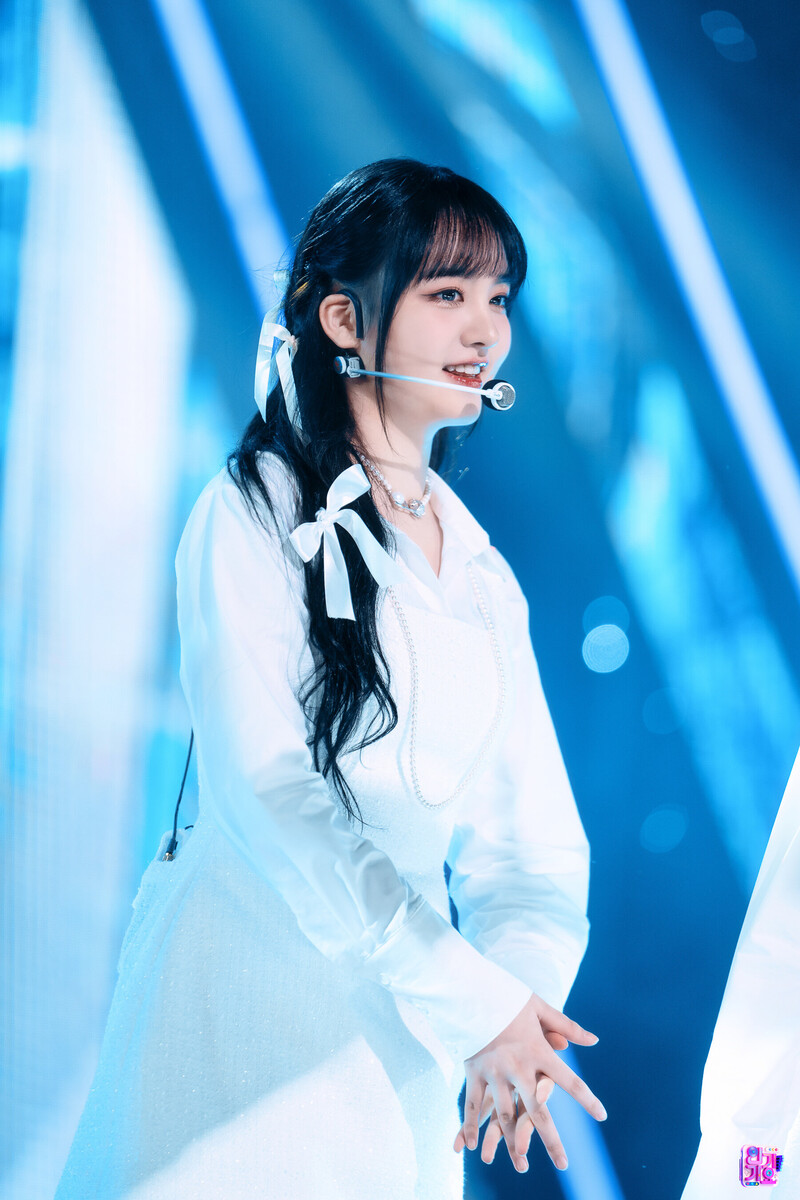 230423 IVE Liz - 'I AM' &  'Kitsch' at Inkigayo documents 8