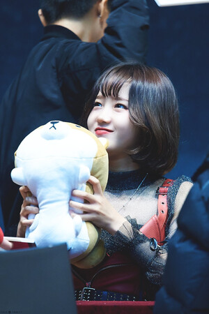 181111 Weki Meki Yoojung at 'KISS, KICKS' Gangnam Fansign