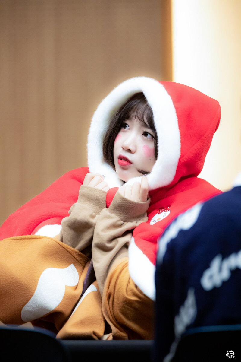 181104 Weki Meki Yoojung at Halloween 'KISS, KICKS' Fansign in Dongdaemun documents 3