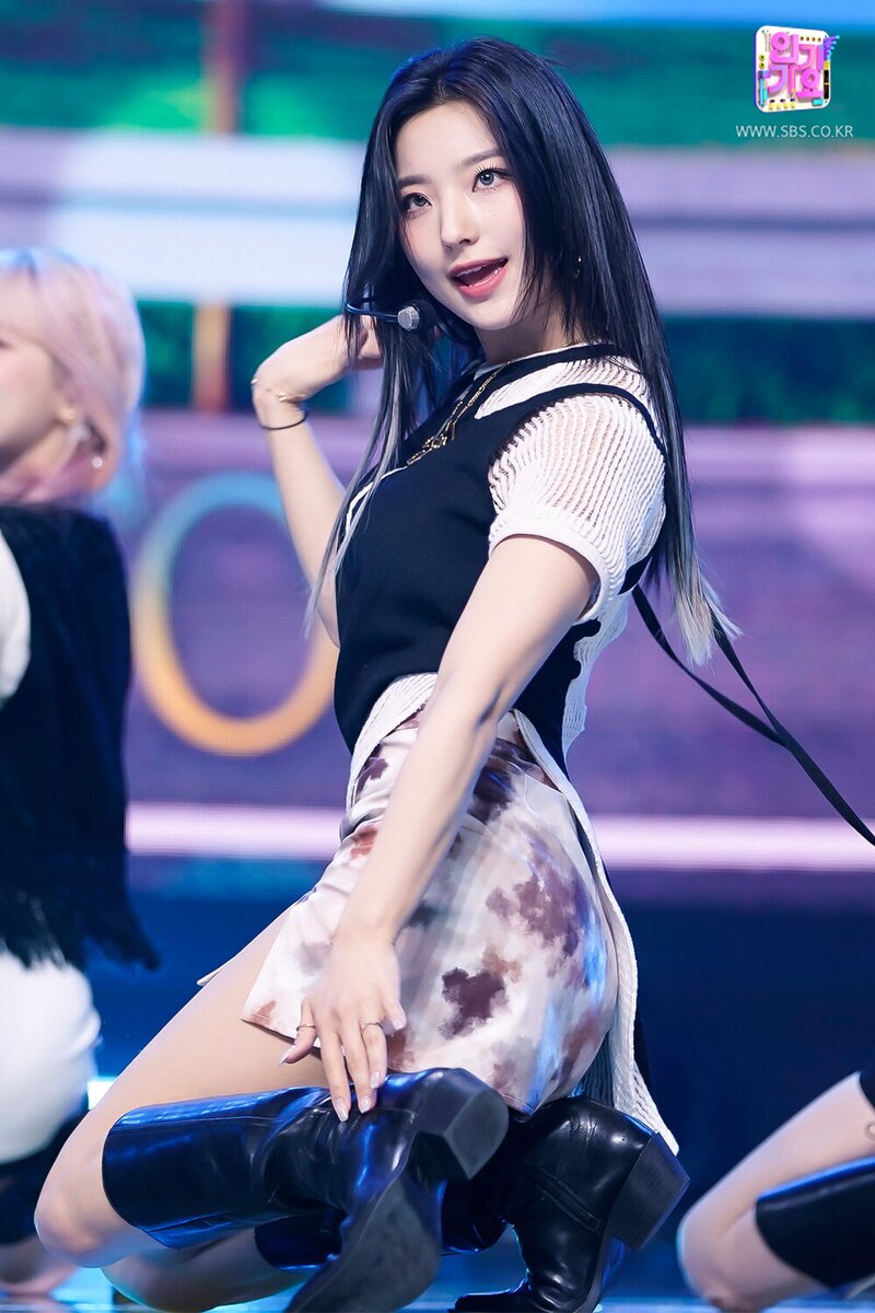 210530 fromis_9 - 'WE GO' at Inkigayo documents 18