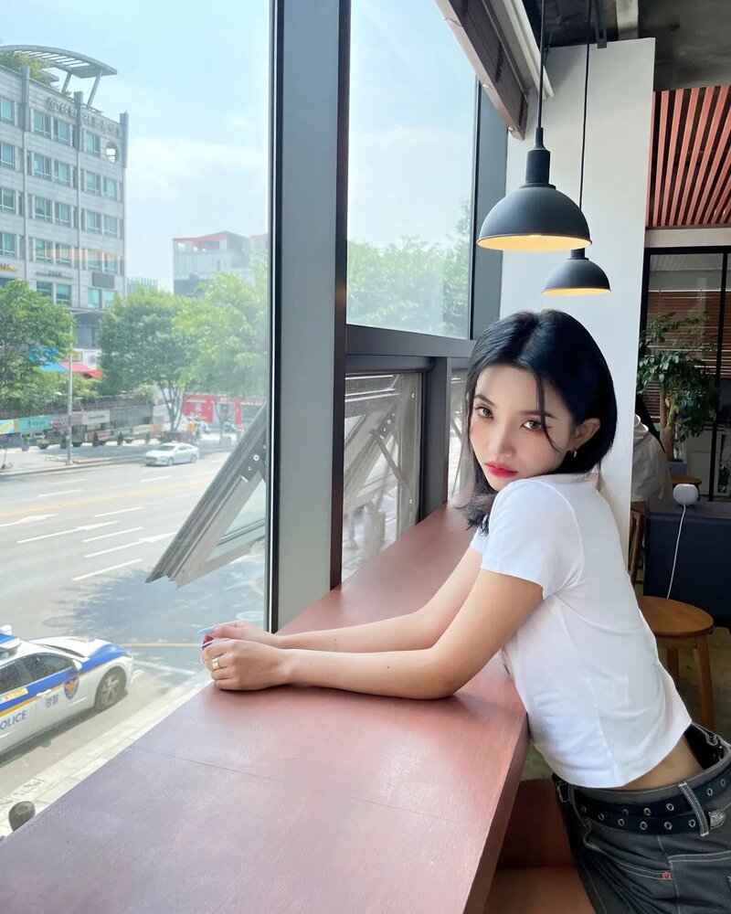 220703 (G)I-DLE Soyeon Instagram Update documents 2