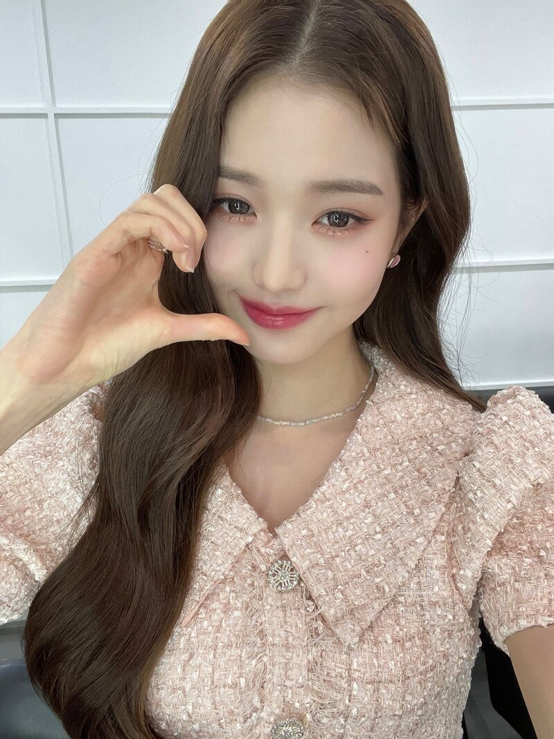 220930 IVE Twitter Update - Wonyoung documents 2