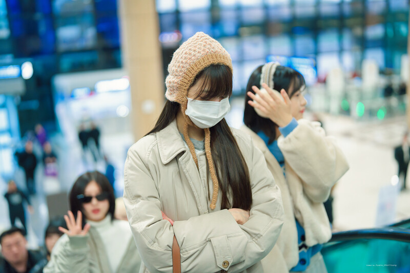 240206 IVE Wonyoung at Gimpo International Airport documents 1