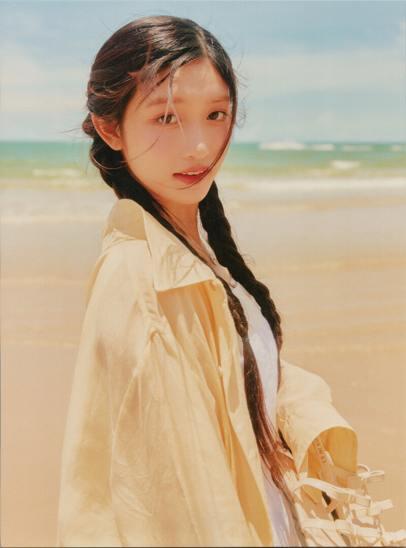 IVE - 1st Photobook 'A Dreamy Day' [SCANS] documents 6