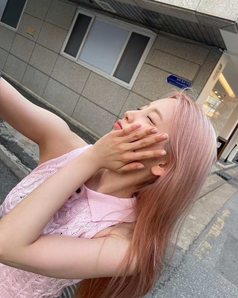 220619 Rocket Punch Instagram Update - Yeonhee documents 2