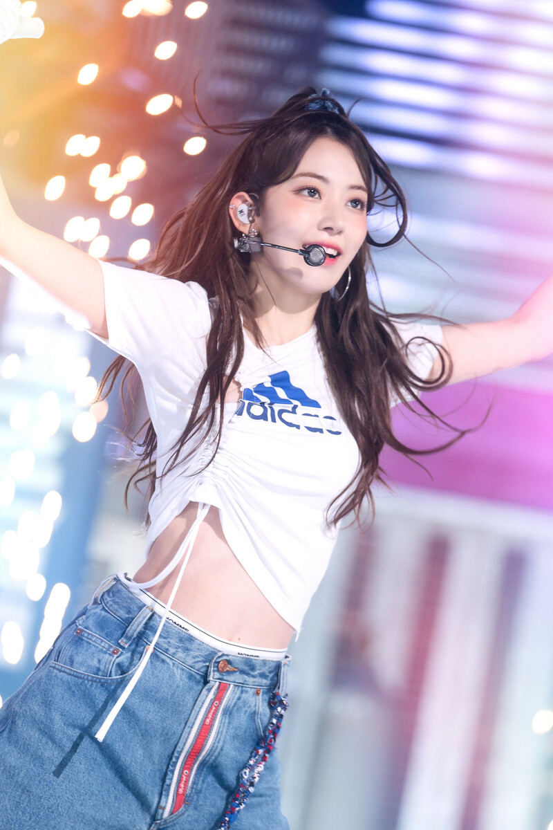 221023 LE SSERAFIM Sakura - 'ANTIFRAGILE' at Inkigayo documents 18