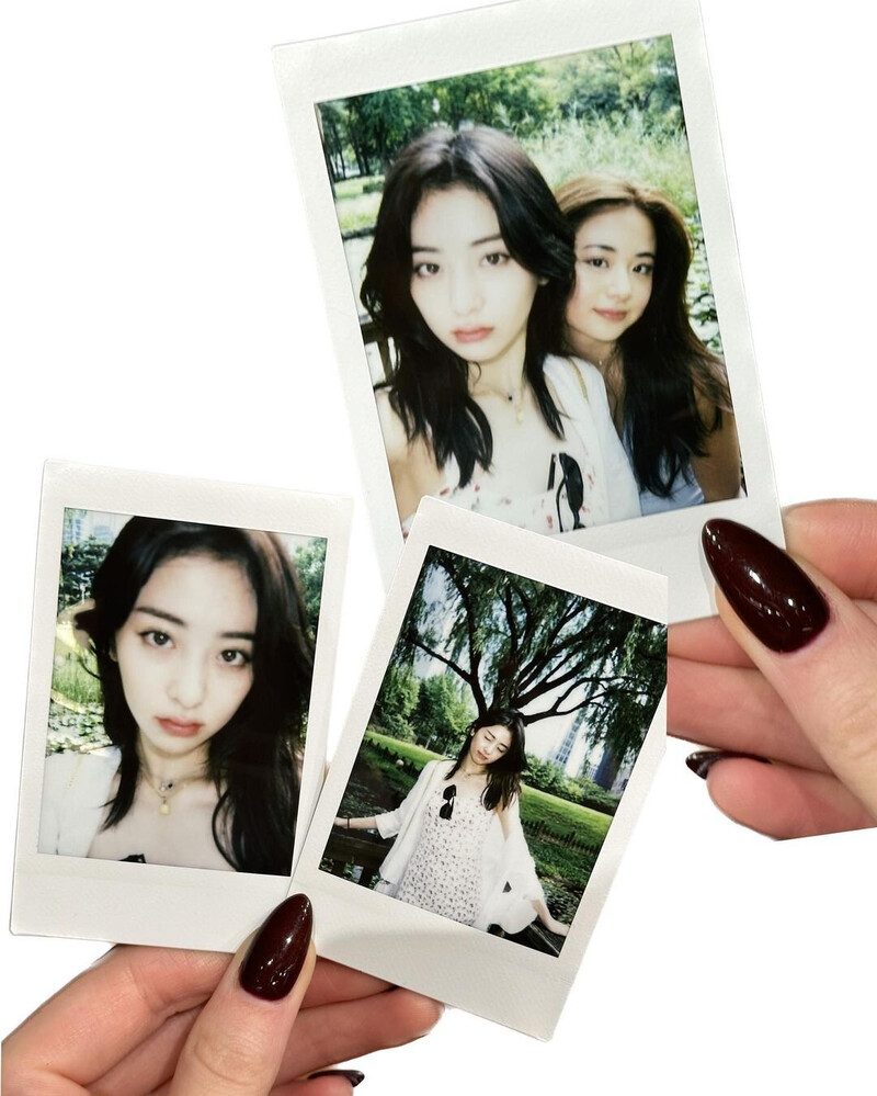 230817 LE SSERAFIM Yunjin Instagram Update documents 5