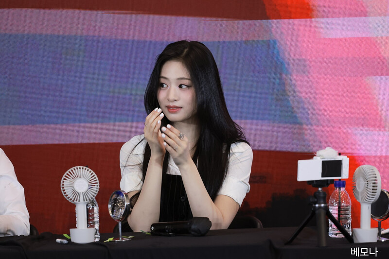 240413 AHYEON AT FANSIGN EVENT documents 20