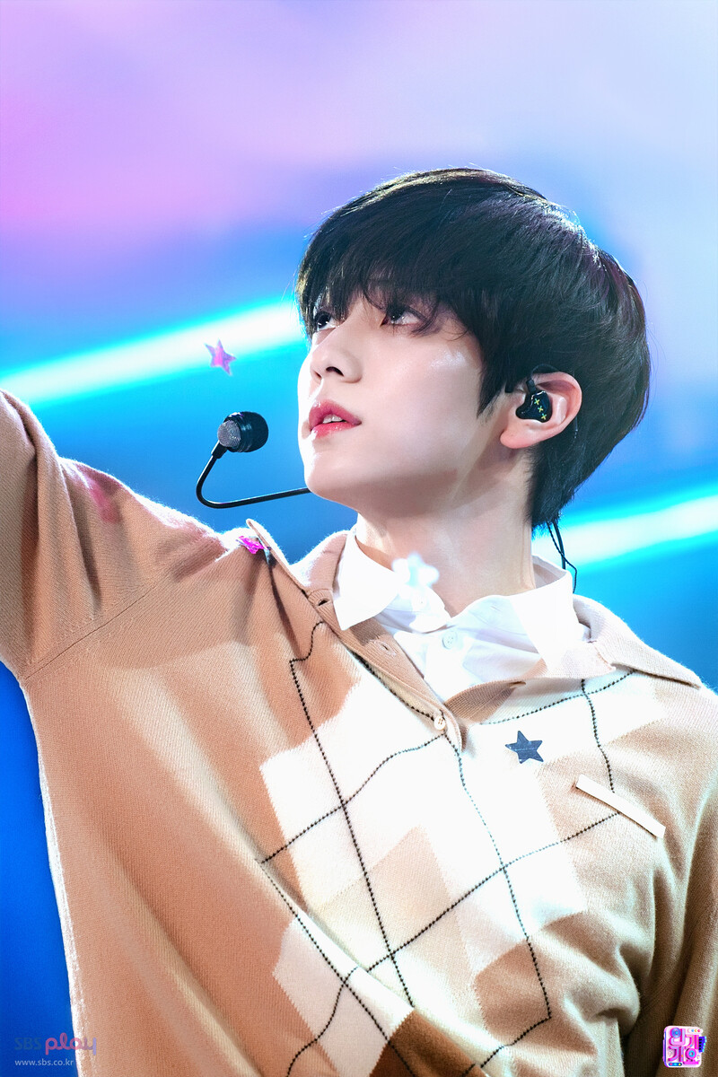 241110 TXT Soobin - 'Over the Moon' at Inkigayo documents 1