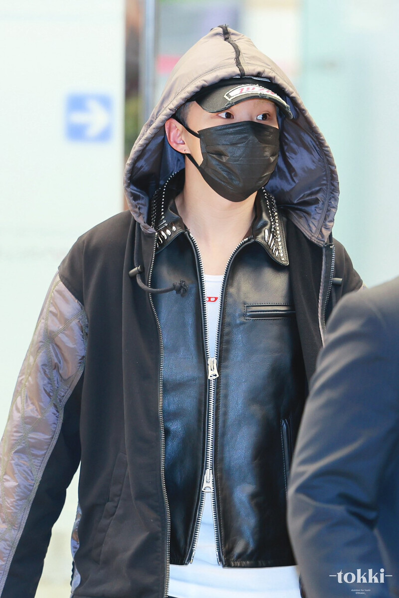 250106 Hoshi at Incheon International Airport documents 2