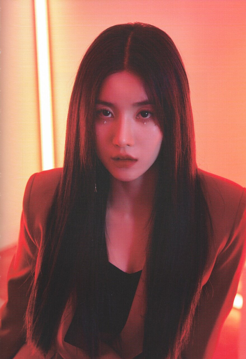 Kwon Eunbi - The First Photobook 'Silver Rain' (Scans) documents 22