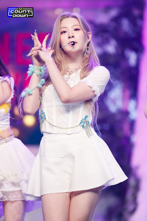 220721 STAYC Seeun 'BEAUTIFUL MONSTER' at M Countdown