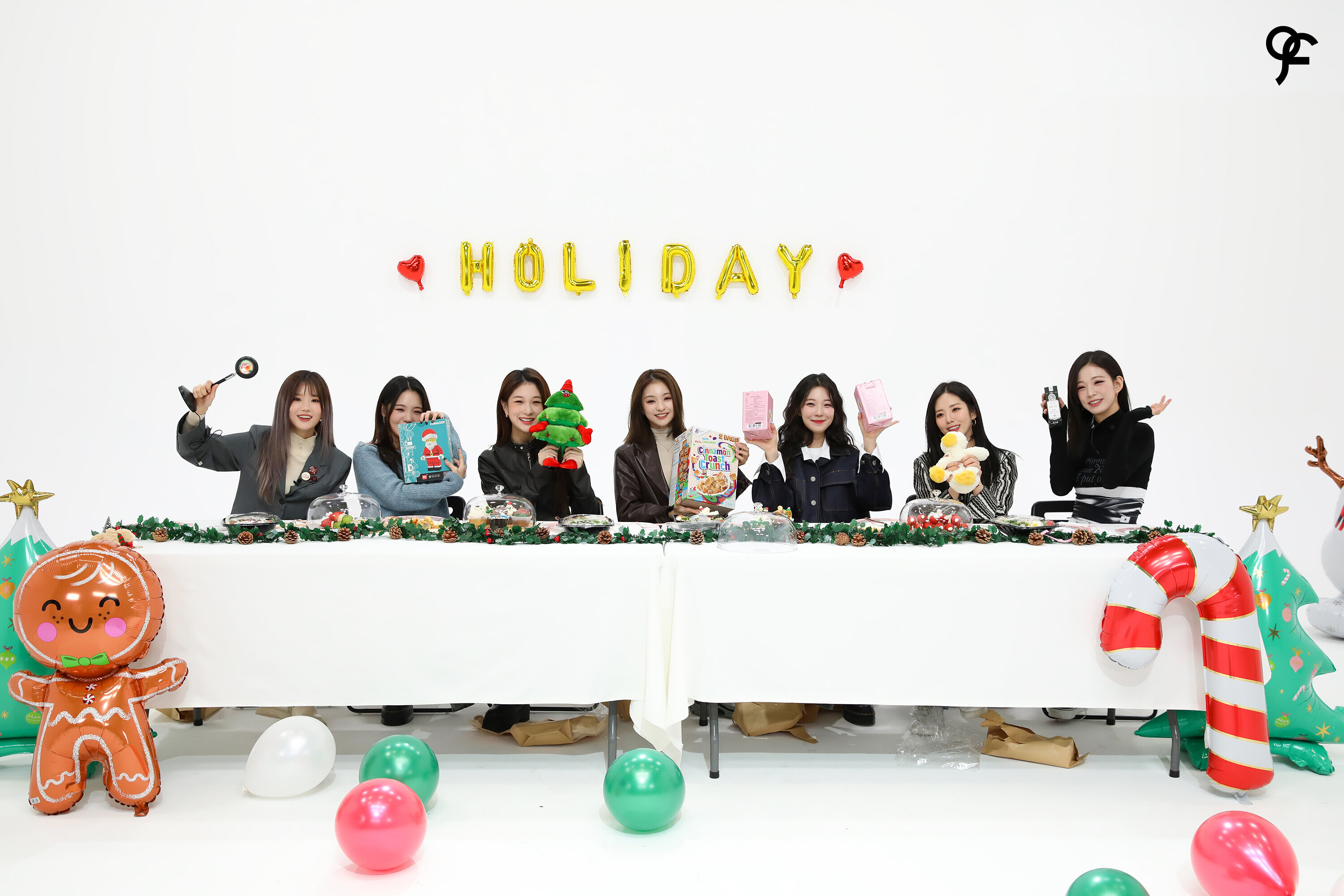 221225 fromis_9 Weverse - 2022 Holiday content Behind Photo Sketch