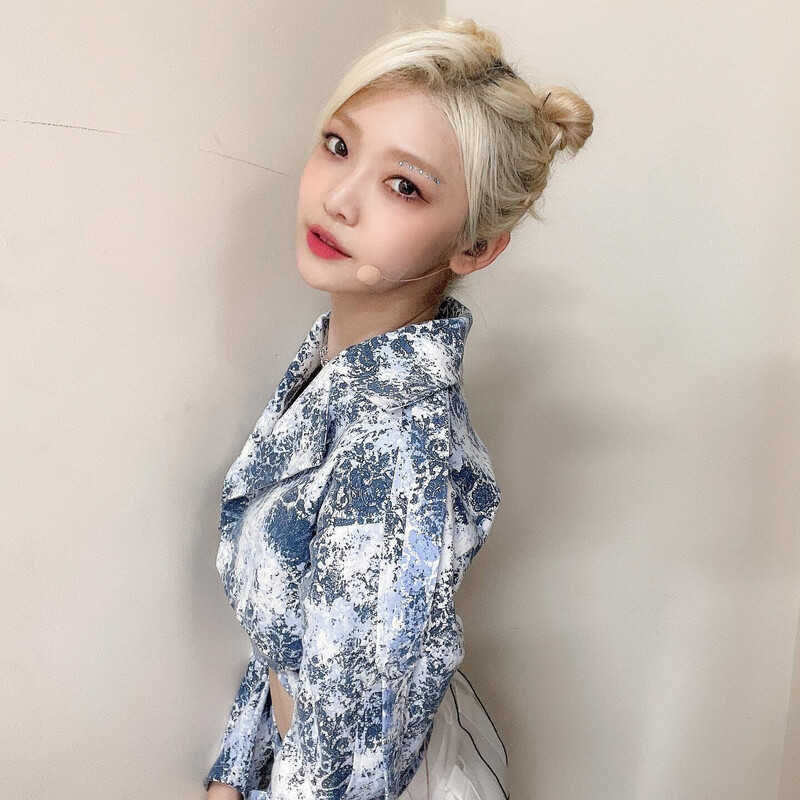 210611 EVERGLOW Twitter Update at Music Bank documents 8