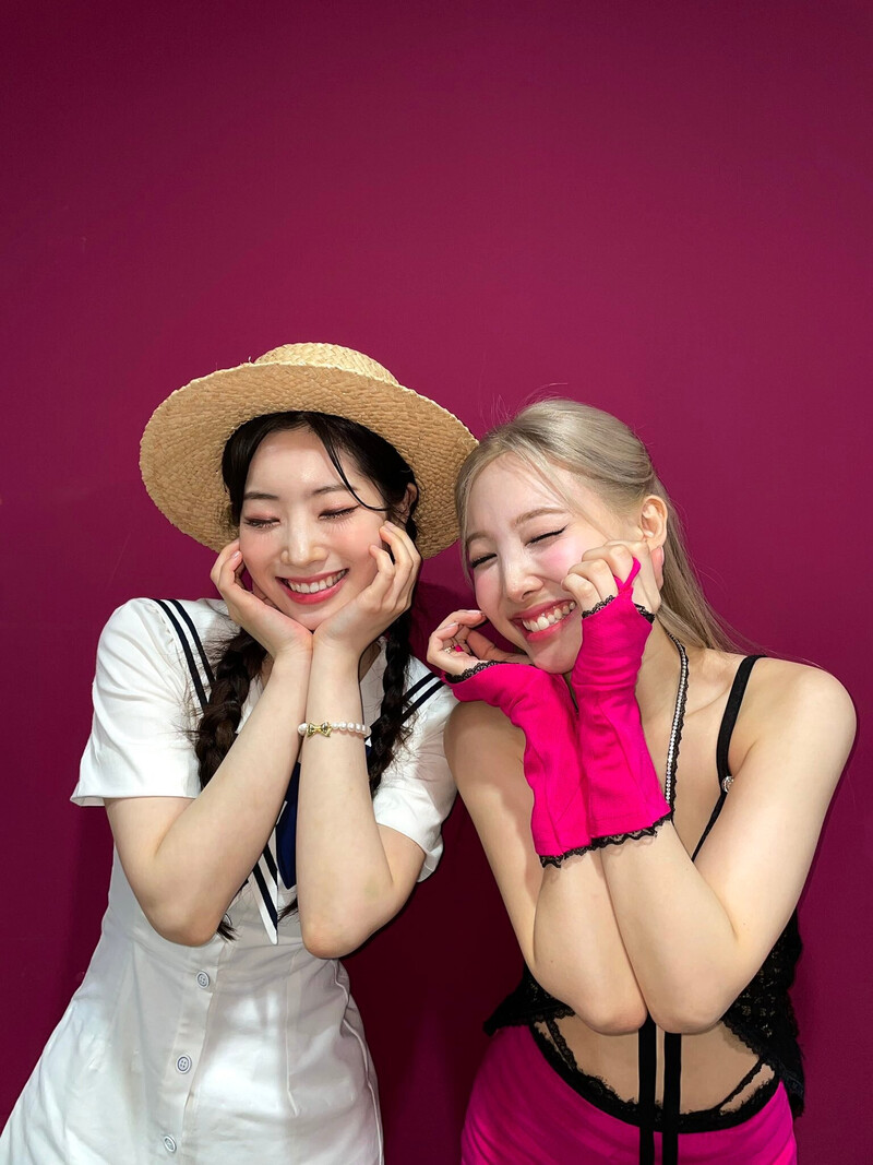 220625 TWICE Twitter Update - Nayeon & Dahyun documents 2