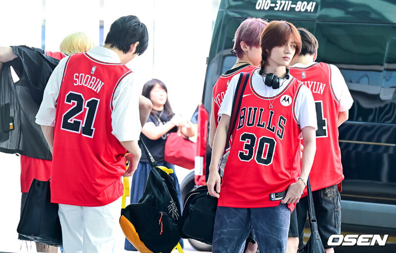 230802 TXT at Incheon International Airport heading to Chicago documents 3