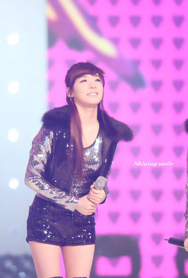 101230 Girls' Generation Tiffany at KBS Gayo Daechukje documents 4