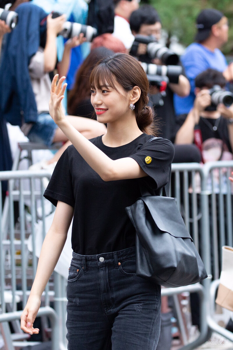 190816 Weki Meki Doyeon at Music Bank documents 2