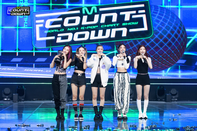 211014 ITZY - No. 1 Encore Stage at M Countdown documents 9