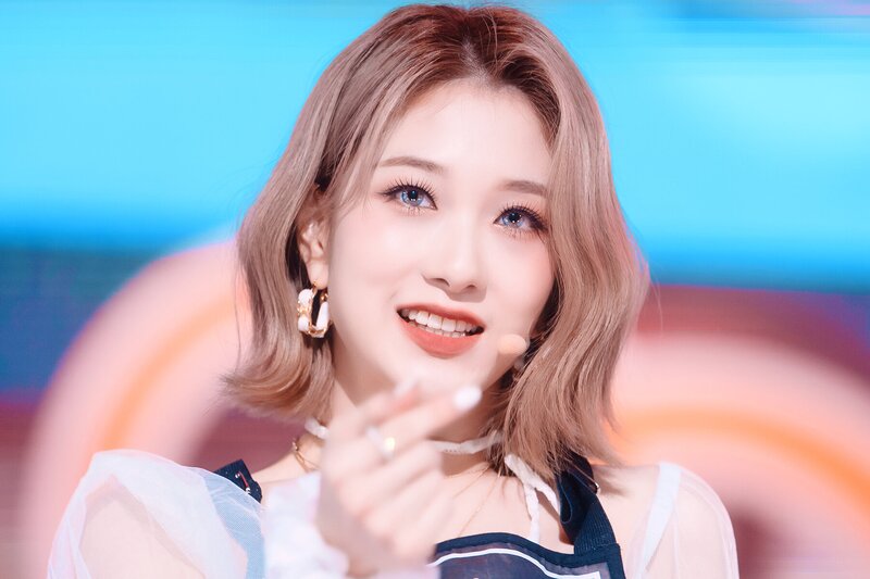 220123 fromis_9 Seoyeon - 'DM' at Inkigayo documents 6