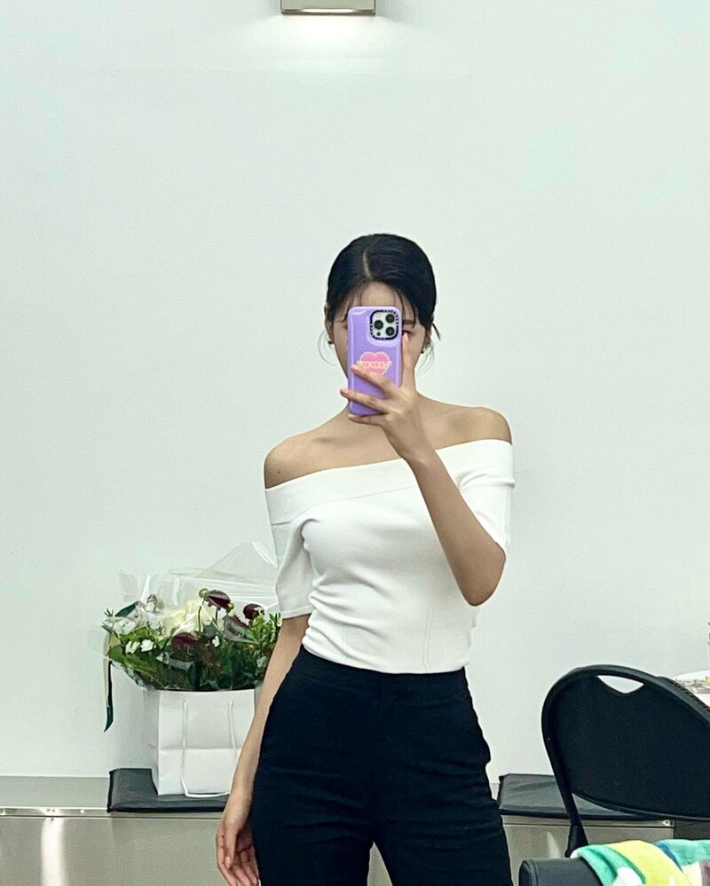 230107 Red Velvet Joy Instagram Update documents 2