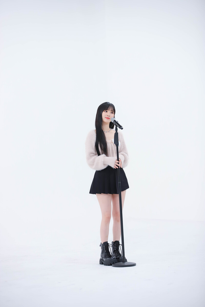 230131 MBC Naver - VIVIZ at Weekly Idol documents 8