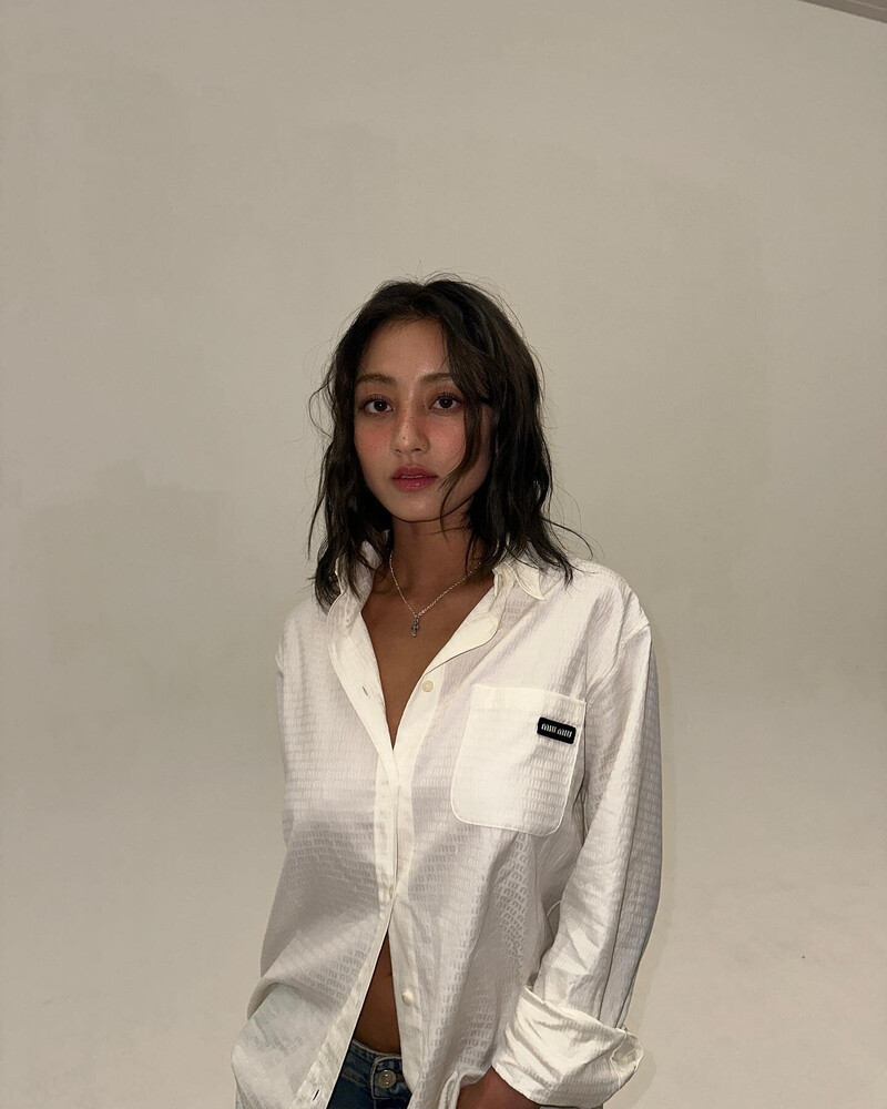 230824 - JIHYO Instagram Update documents 4