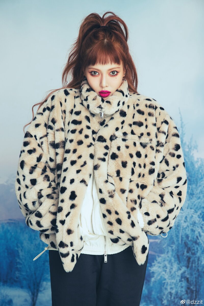 Hyuna for Dzzit 2021 FW Collection documents 2
