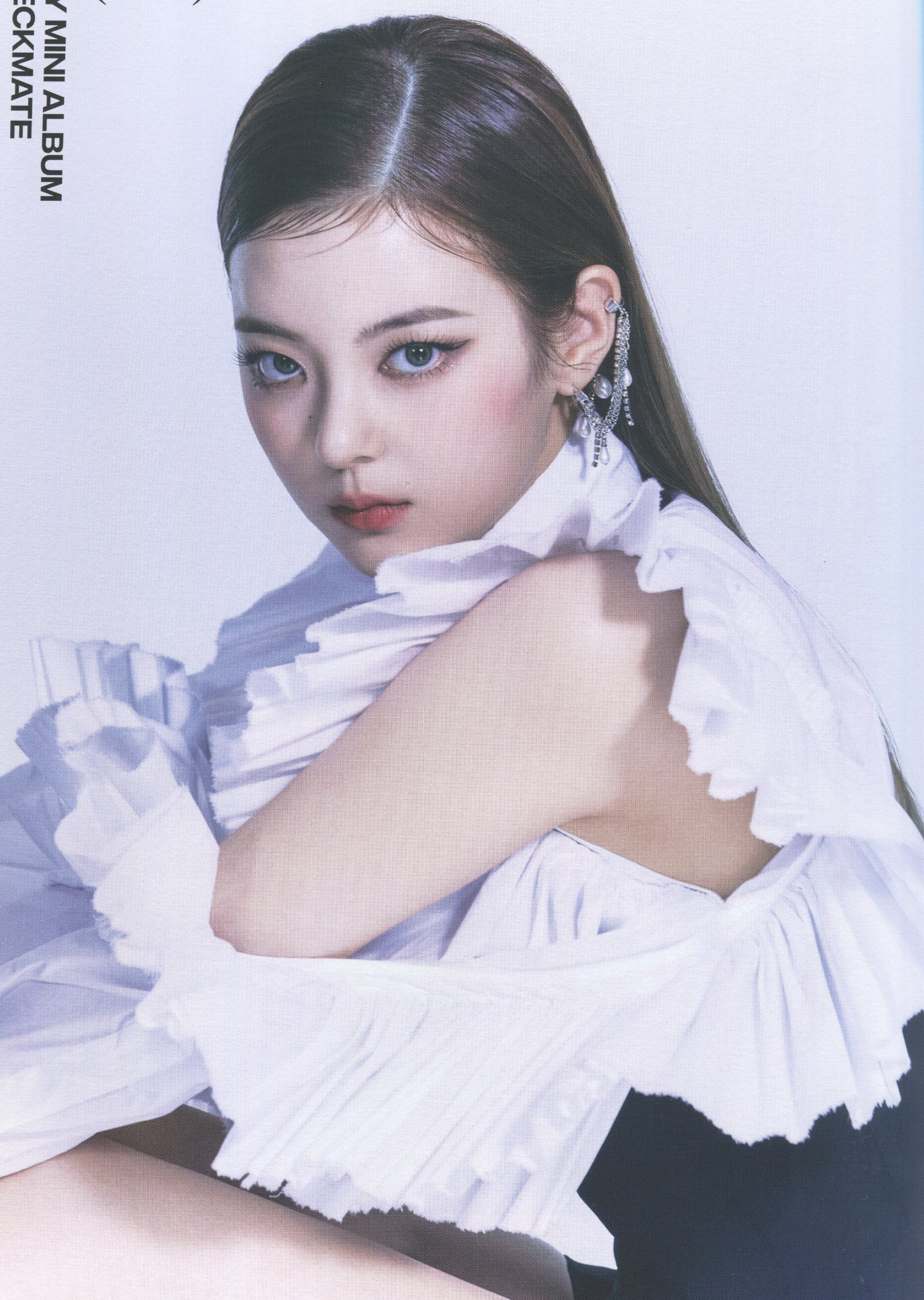 ITZY 'CHECKMATE' Album Scans (Yuna ver.)