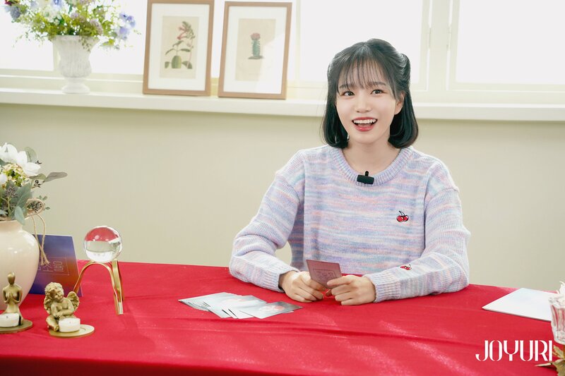 220112 Jo Yuri Cafe Update - 'Counseling Jo Yuri' Behind documents 6