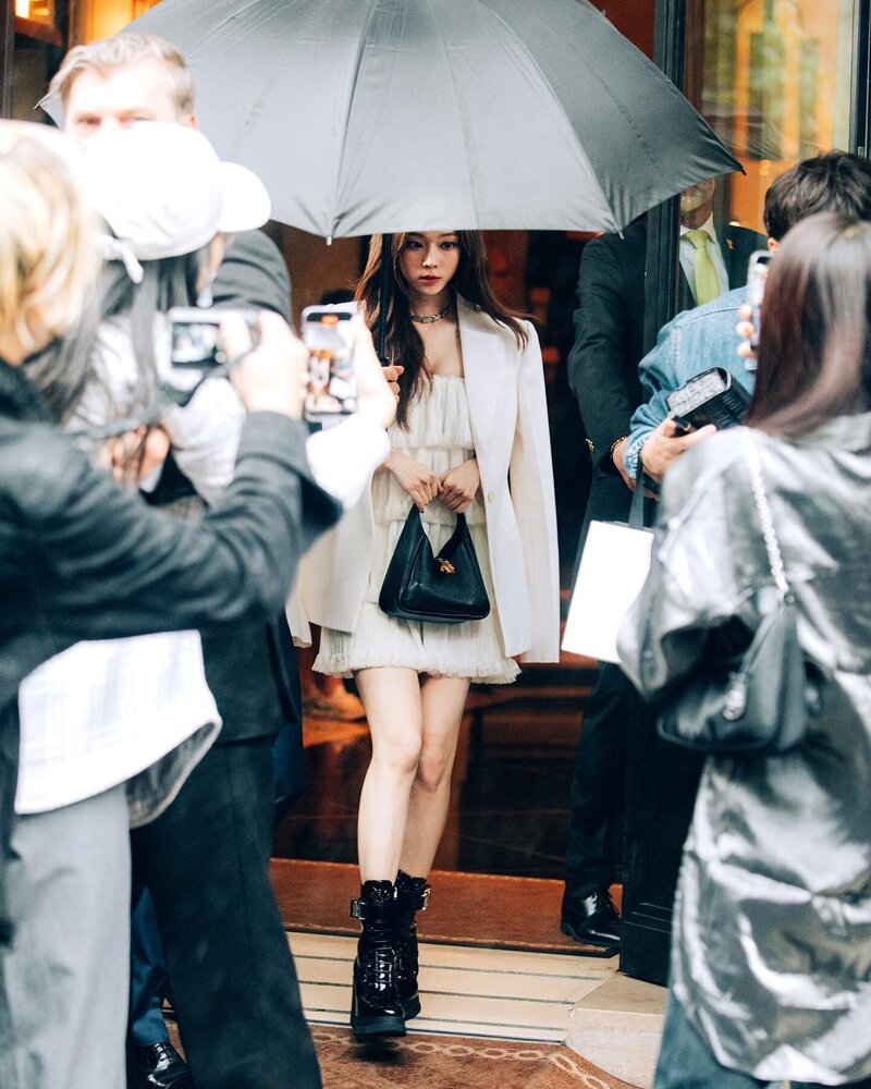221002 aespa Winter - Givenchy Paris Fashion Week documents 1