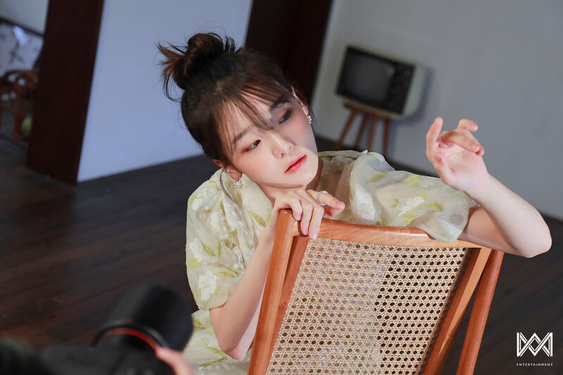 221007 WM Naver Post - OH MY GIRL Sunghee 'Big Issue' Photoshoot documents 12