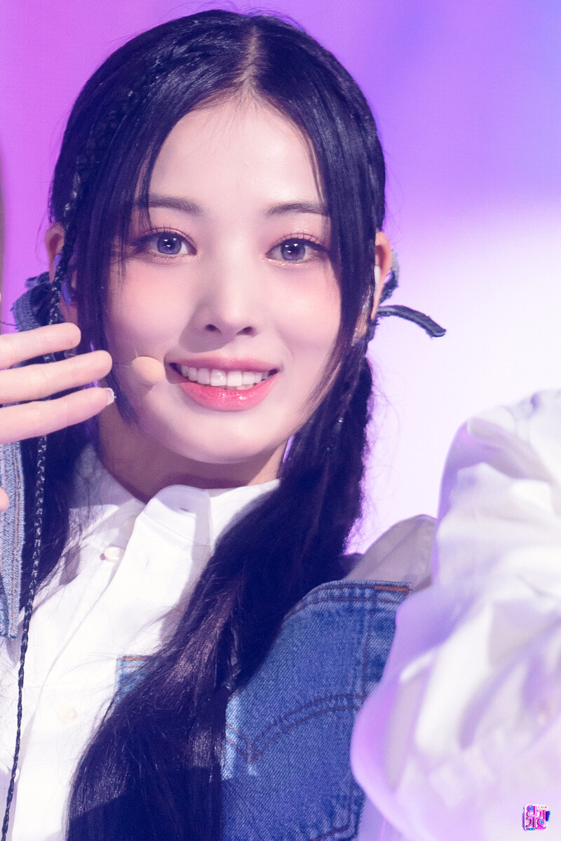 221023 NMIXX Jinni - 'DICE' at Inkigayo documents 2