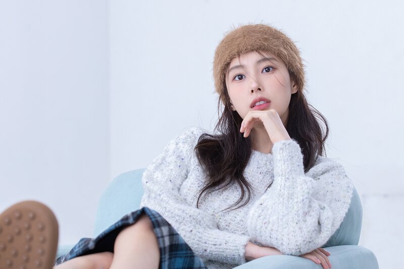 221126 8D Naver Post - Kang Hyewon - Marie Claire Behind documents 14