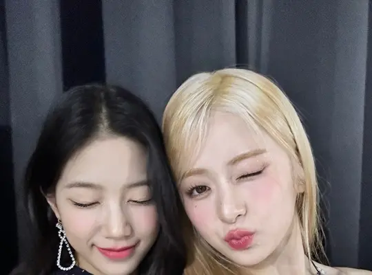 221227 LE SSERAFIM Twitter Update - Kazuha & Yunjin | kpopping