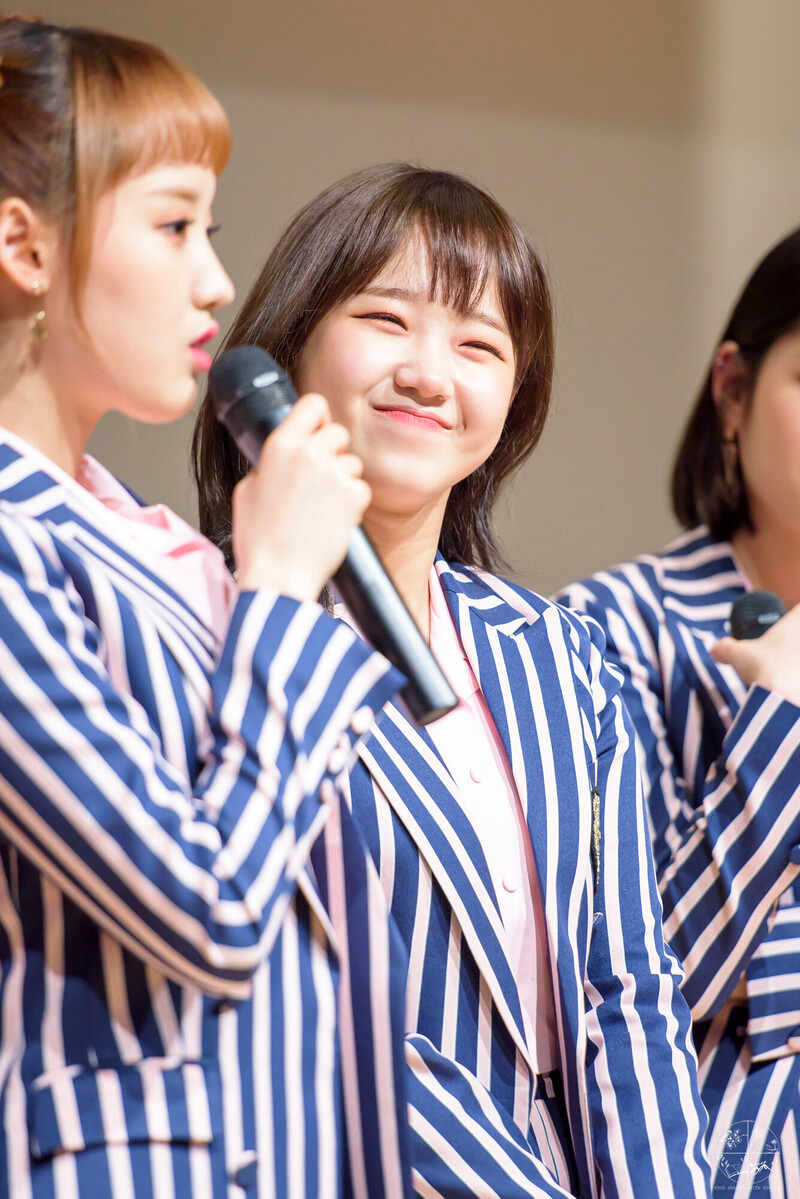 180401 Weki Meki Yoojung at Songpa & Jungu 'Lucky' Fansigns documents 16